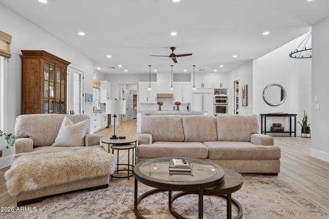 1519 E DOLORES Road, Phoenix, AZ 85086