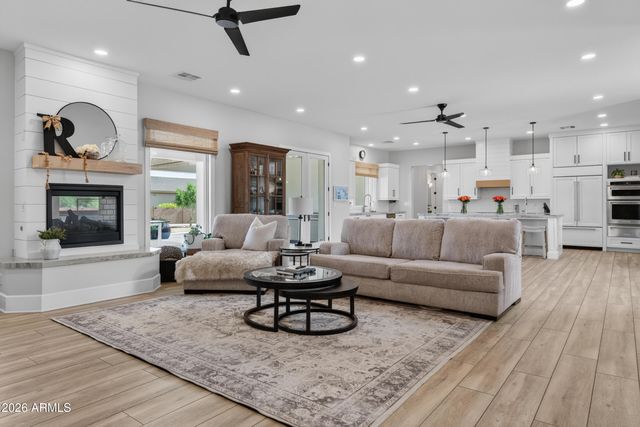 1519 E DOLORES Road, Phoenix, AZ 85086