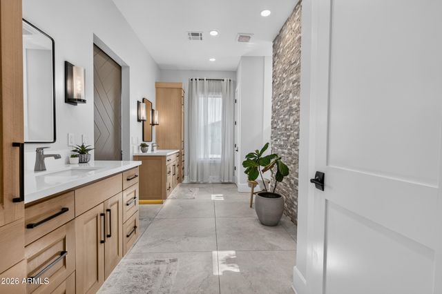 1519 E DOLORES Road, Phoenix, AZ 85086
