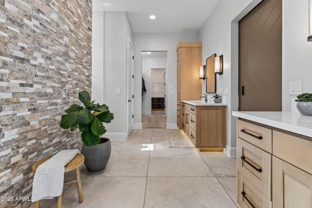 1519 E DOLORES Road, Phoenix, AZ 85086