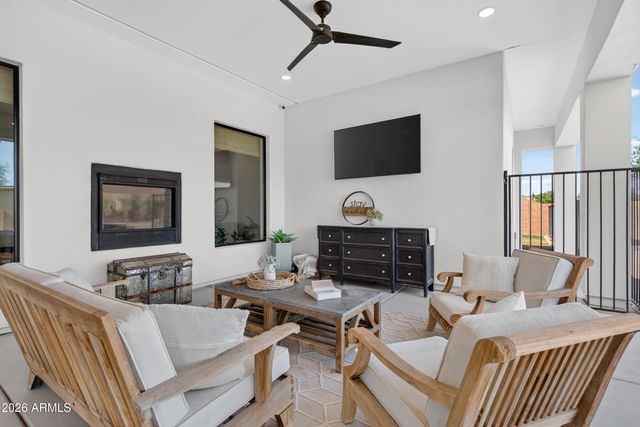 1519 E DOLORES Road, Phoenix, AZ 85086