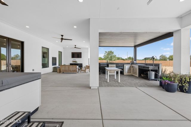 1519 E DOLORES Road, Phoenix, AZ 85086