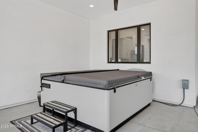 1519 E DOLORES Road, Phoenix, AZ 85086