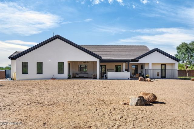 1519 E DOLORES Road, Phoenix, AZ 85086
