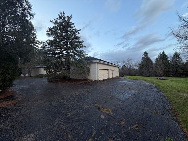 23185 N Indian Creek Road, Lincolnshire, IL 60069