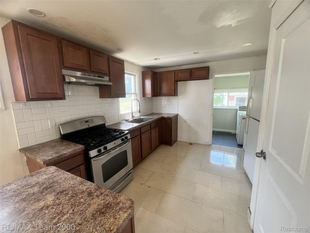 6895 Grandville Avenue, Detroit, MI 48228