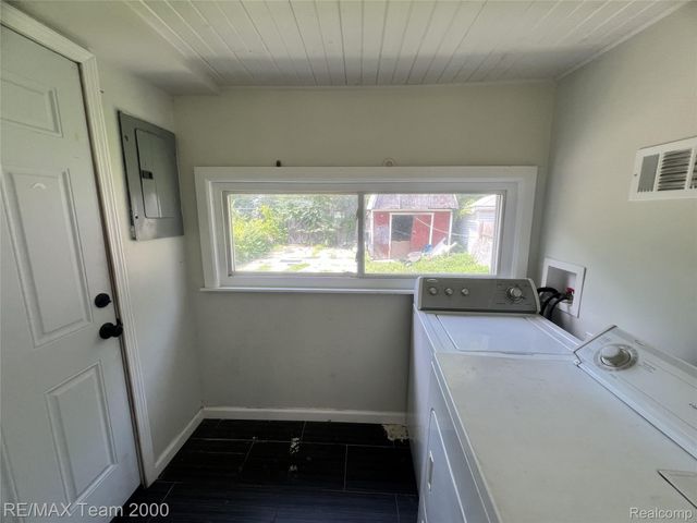 6895 Grandville Avenue, Detroit, MI 48228