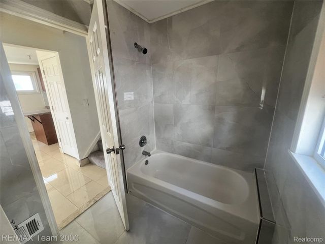 6895 Grandville Avenue, Detroit, MI 48228