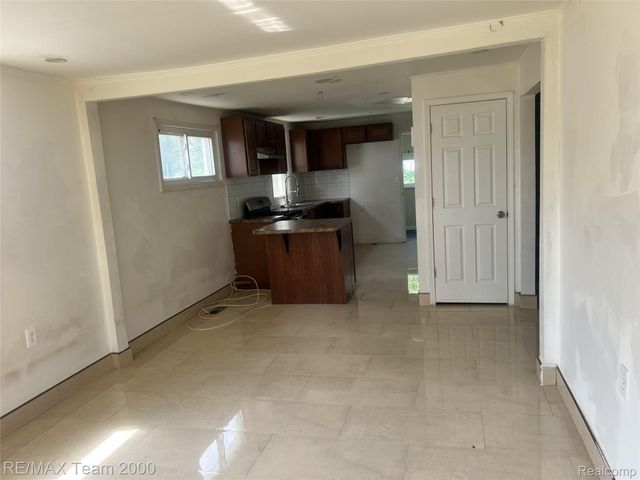 6895 Grandville Avenue, Detroit, MI 48228