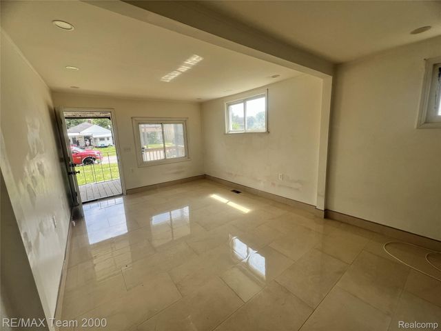 6895 Grandville Avenue, Detroit, MI 48228