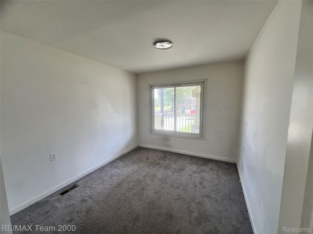 6895 Grandville Avenue, Detroit, MI 48228