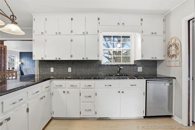 6 Briarwood Street, Sapulpa, OK 74066