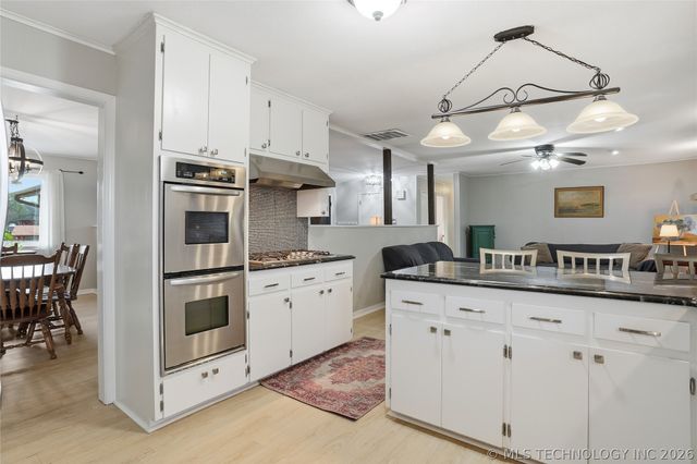 6 Briarwood Street, Sapulpa, OK 74066