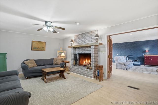 6 Briarwood Street, Sapulpa, OK 74066