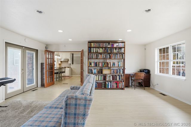 6 Briarwood Street, Sapulpa, OK 74066