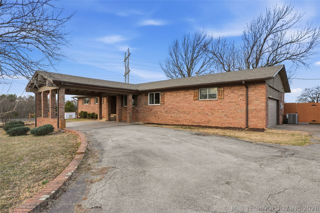 6 Briarwood Street, Sapulpa, OK 74066