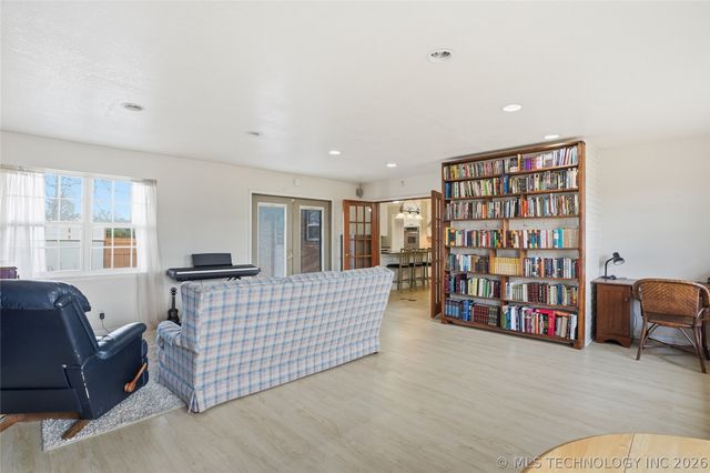 6 Briarwood Street, Sapulpa, OK 74066