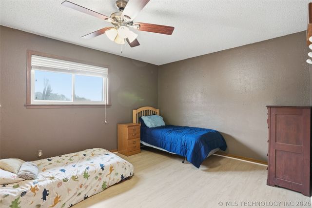 6 Briarwood Street, Sapulpa, OK 74066