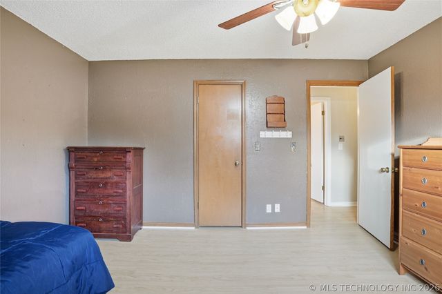 6 Briarwood Street, Sapulpa, OK 74066