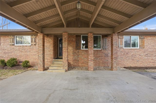 6 Briarwood Street, Sapulpa, OK 74066