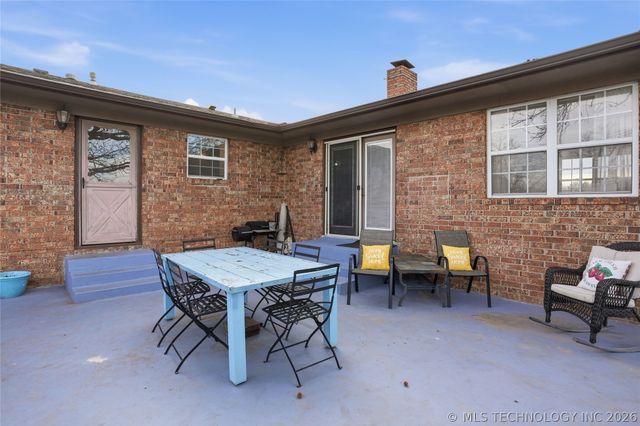 6 Briarwood Street, Sapulpa, OK 74066