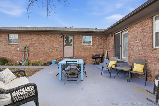 6 Briarwood Street, Sapulpa, OK 74066