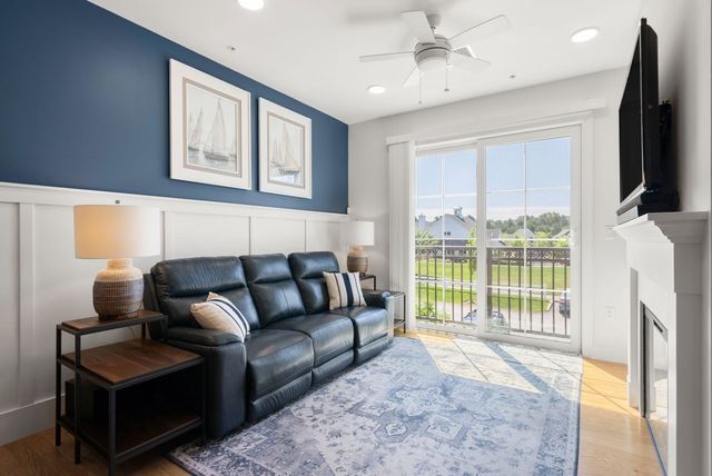 1 Mariner’s Way 207, Plymouth, MA 02360