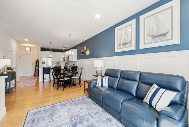 1 Mariner’s Way 207, Plymouth, MA 02360