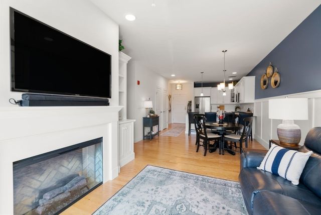 1 Mariner’s Way 207, Plymouth, MA 02360