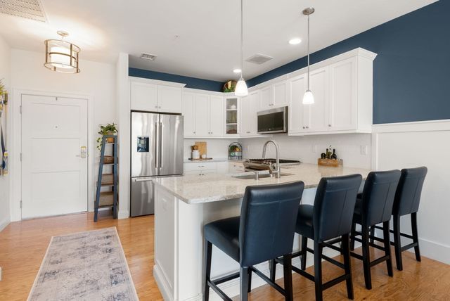 1 Mariner’s Way 207, Plymouth, MA 02360