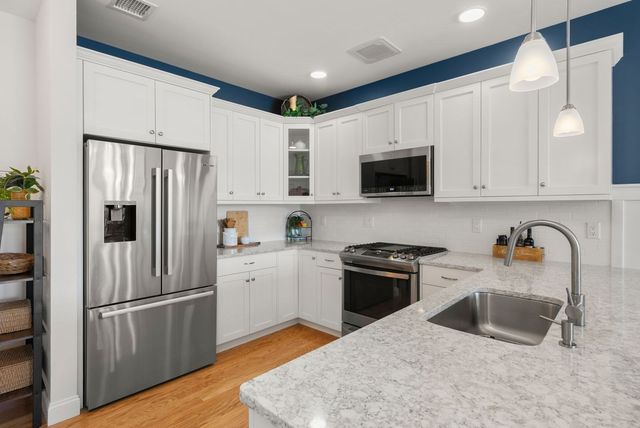 1 Mariner’s Way 207, Plymouth, MA 02360