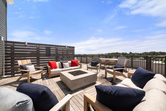 1 Mariner’s Way 207, Plymouth, MA 02360
