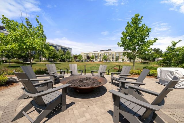1 Mariner’s Way 207, Plymouth, MA 02360