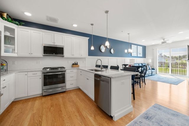 1 Mariner’s Way 207, Plymouth, MA 02360