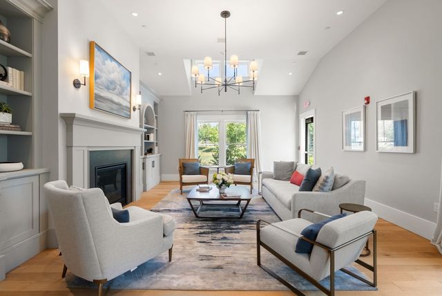 1 Mariner’s Way 207, Plymouth, MA 02360