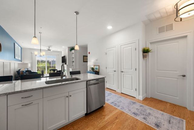 1 Mariner’s Way 207, Plymouth, MA 02360