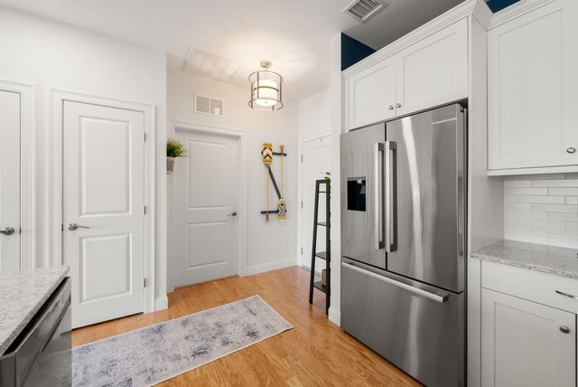 1 Mariner’s Way 207, Plymouth, MA 02360