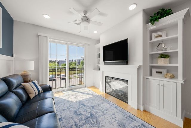 1 Mariner’s Way 207, Plymouth, MA 02360