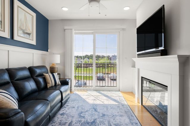 1 Mariner’s Way 207, Plymouth, MA 02360