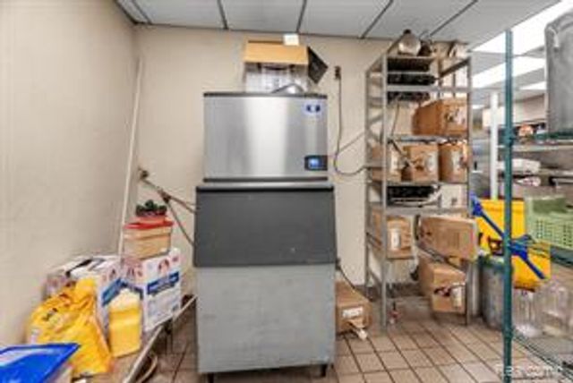 28407 5 Mile Road, Livonia, MI 48154