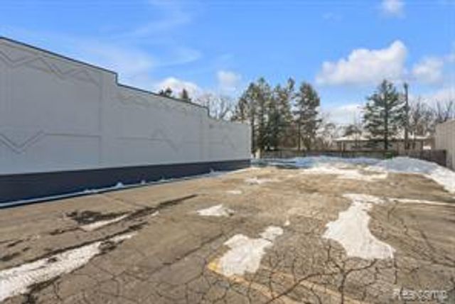 28407 5 Mile Road, Livonia, MI 48154