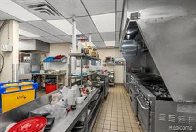 28407 5 Mile Road, Livonia, MI 48154