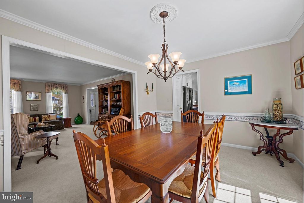 Image 10 of property listing at 7823 ROCKBURN DR, Ellicott City, MD 21043