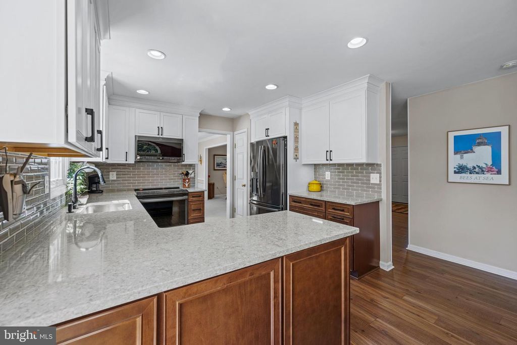 Image 11 of property listing at 7823 ROCKBURN DR, Ellicott City, MD 21043