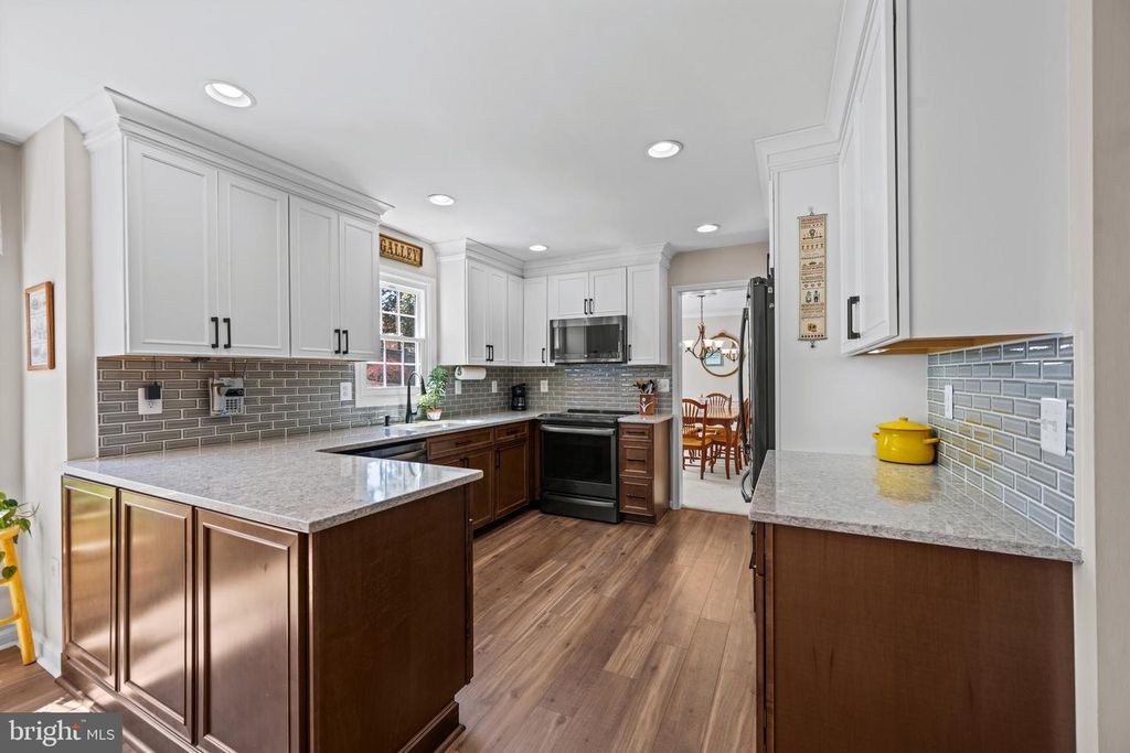 Image 13 of property listing at 7823 ROCKBURN DR, Ellicott City, MD 21043