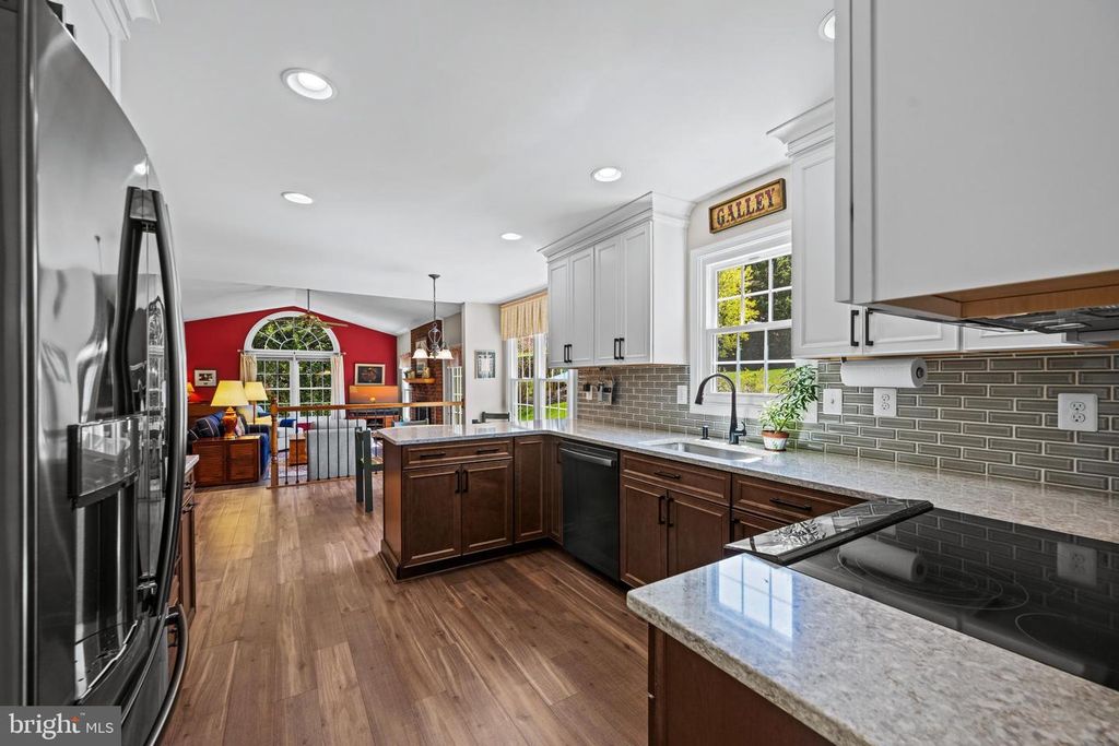 Image 14 of property listing at 7823 ROCKBURN DR, Ellicott City, MD 21043