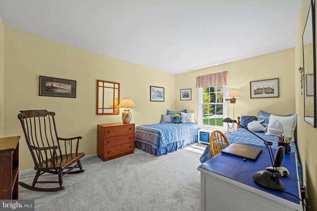 Image 19 of property listing at 7823 ROCKBURN DR, Ellicott City, MD 21043