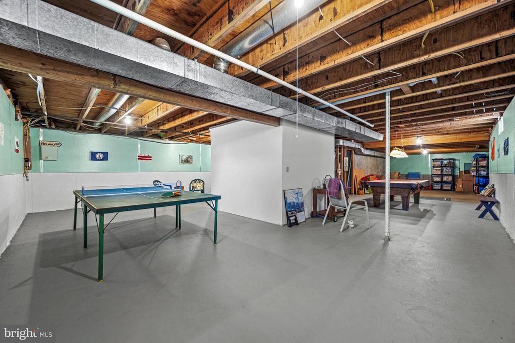 Image 28 of property listing at 7823 ROCKBURN DR, Ellicott City, MD 21043