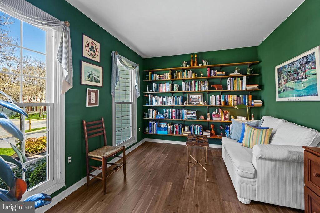 Image 5 of property listing at 7823 ROCKBURN DR, Ellicott City, MD 21043