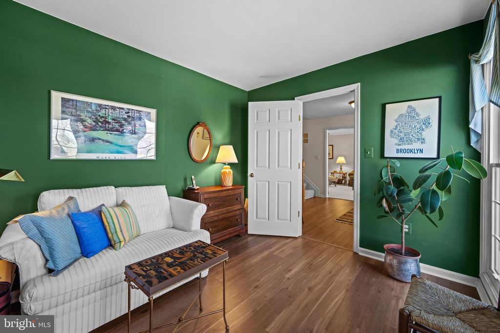 Image 6 of property listing at 7823 ROCKBURN DR, Ellicott City, MD 21043